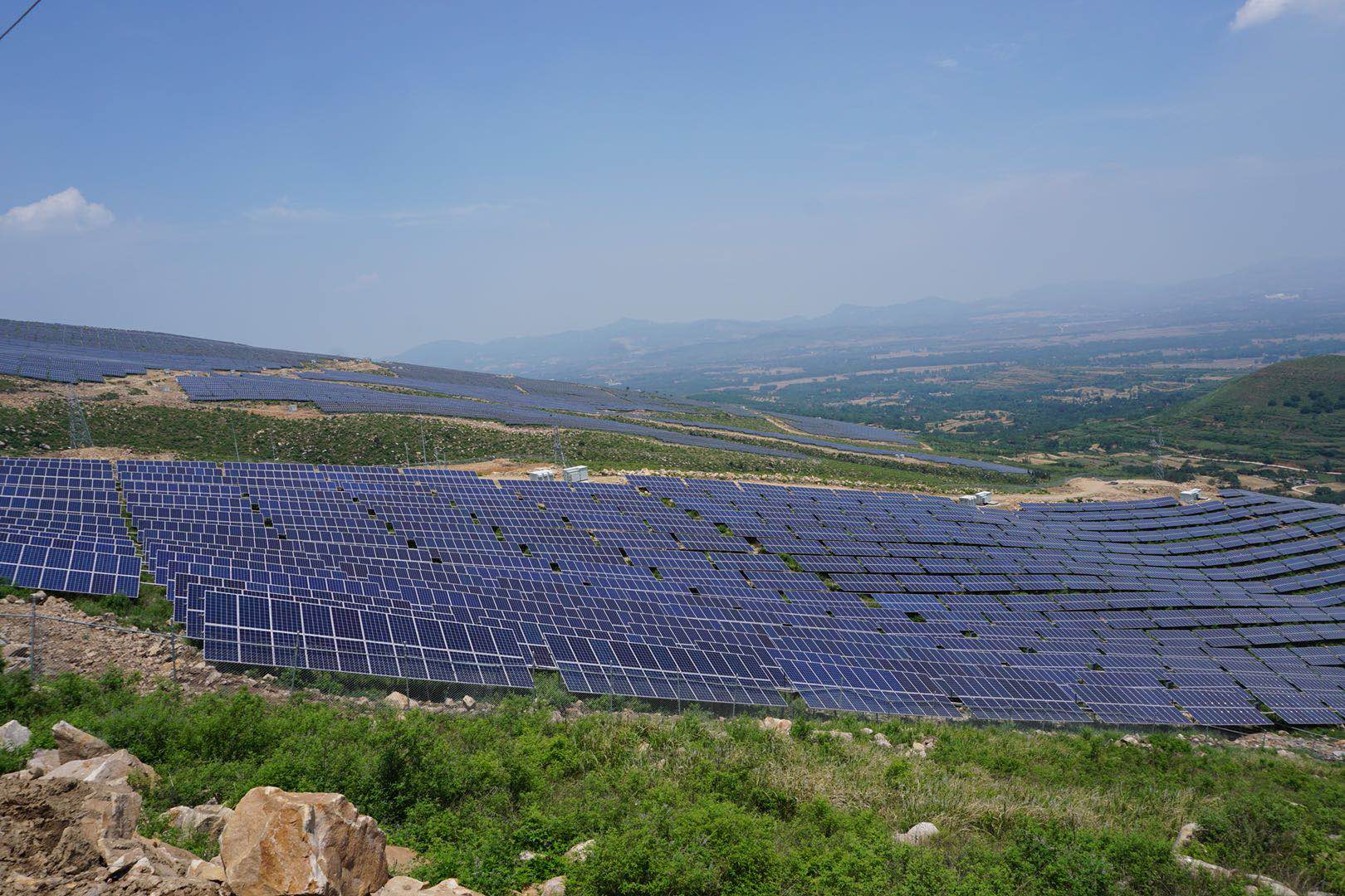 新能源发电,践行精准扶贫和美丽乡村政策,布局分布式风电和生物质发电,发展清洁能源。